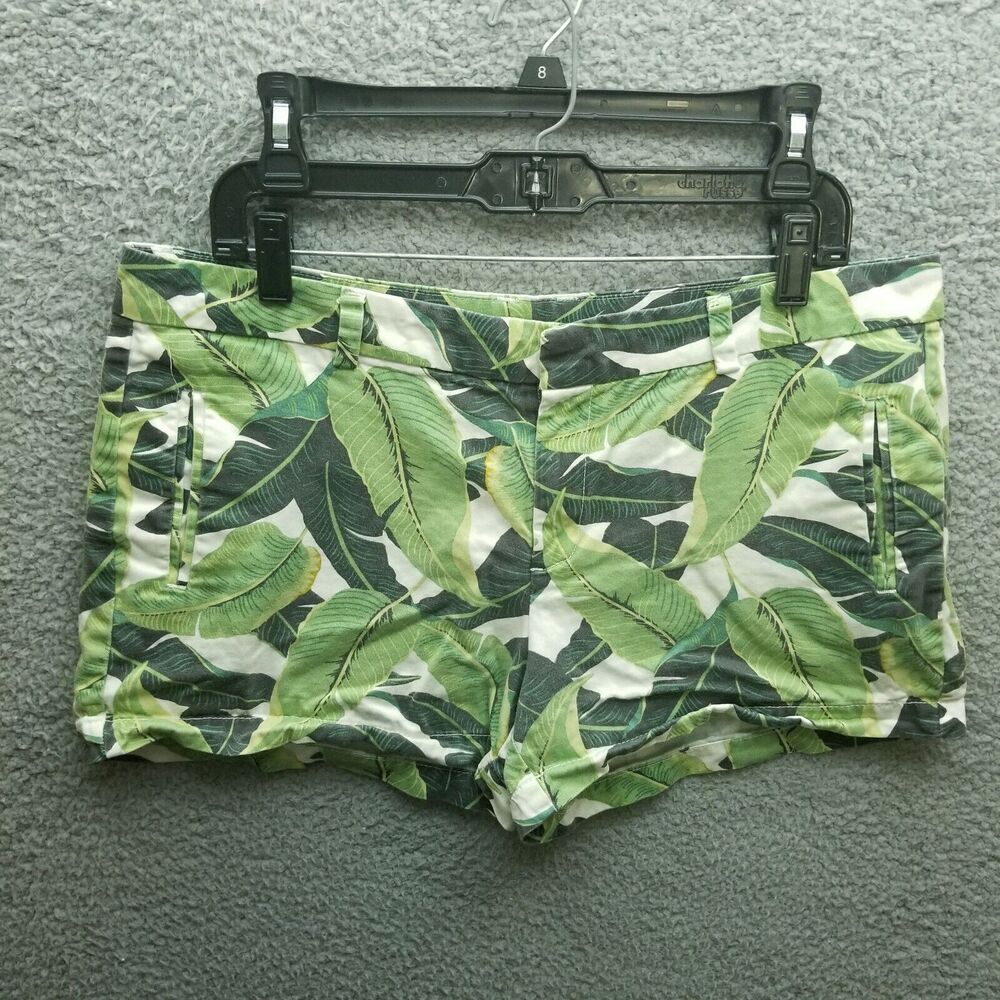 J. C. Penny Women's 12 Floral Green Hot Pants Shorts 100% Cotton 37" 3.25" 9.5"